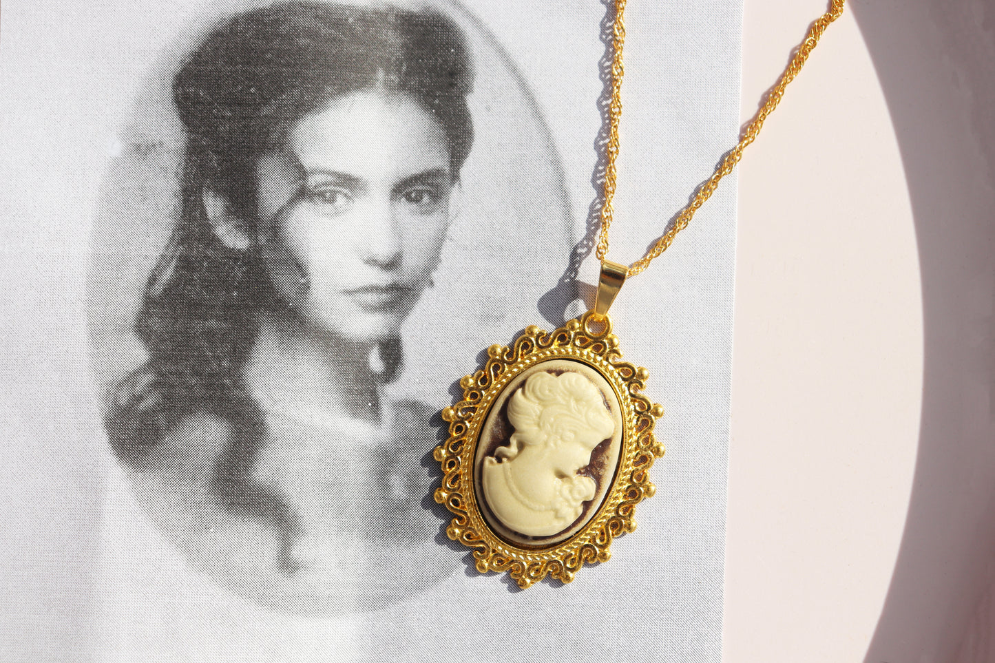 Vintage Woman Cameo Necklace