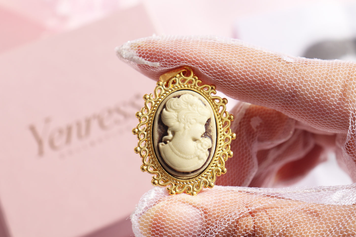 Vintage Woman Cameo Necklace