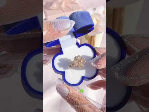 Clover Spinning Ring